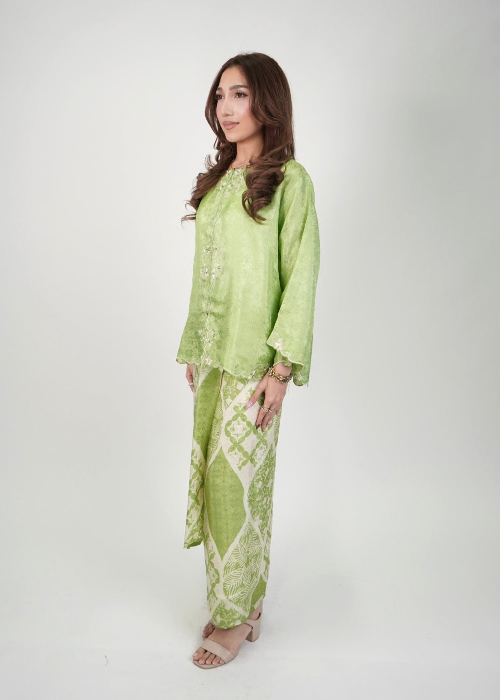 Mekar : Qayla Lily in Lime Green