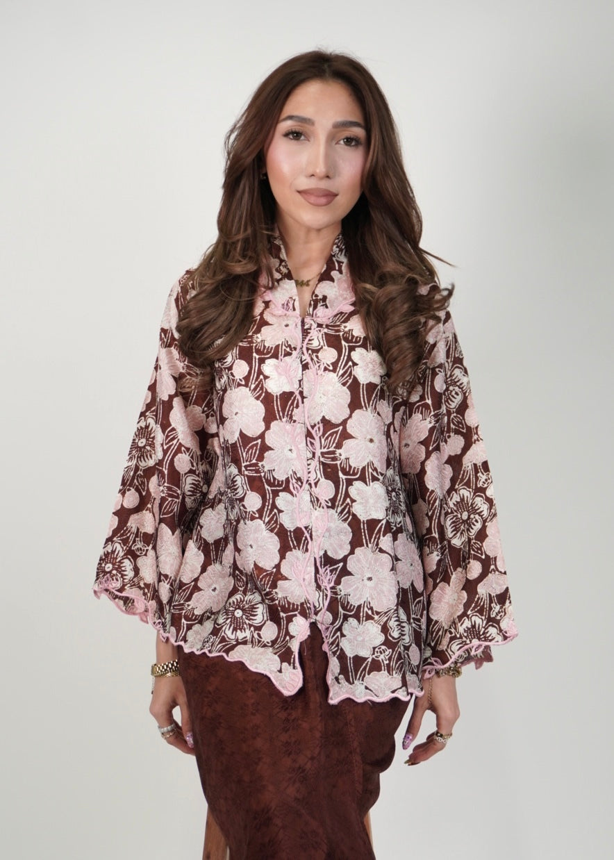 Mekar: Camellia in Deep Red (DISPLAY SET)