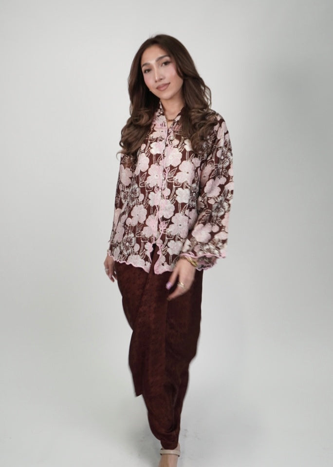 Mekar: Camellia in Deep Red (DISPLAY SET)