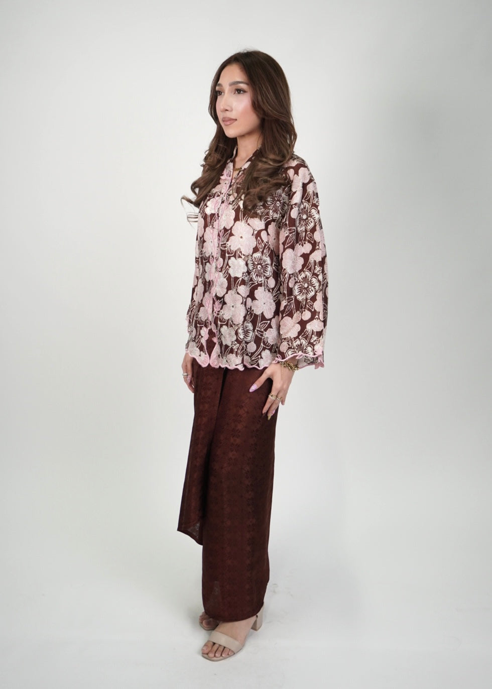Mekar: Camellia in Deep Red (DISPLAY SET)