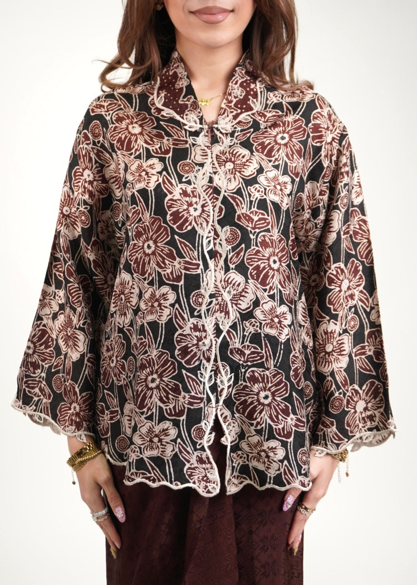 Mekar: Camellia in Mahogany Brown