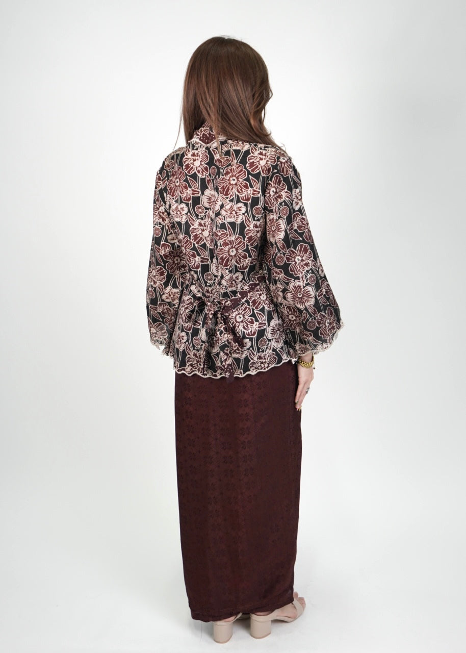 Mekar: Camellia in Mahogany Brown
