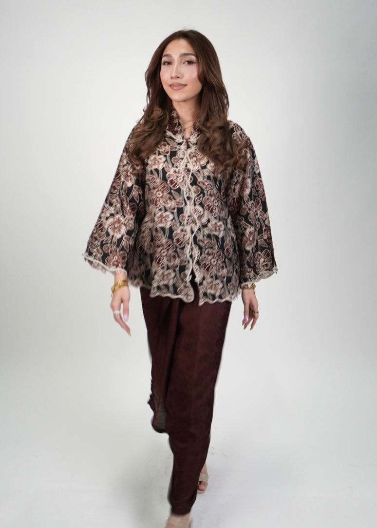 Mekar: Camellia in Mahogany Brown