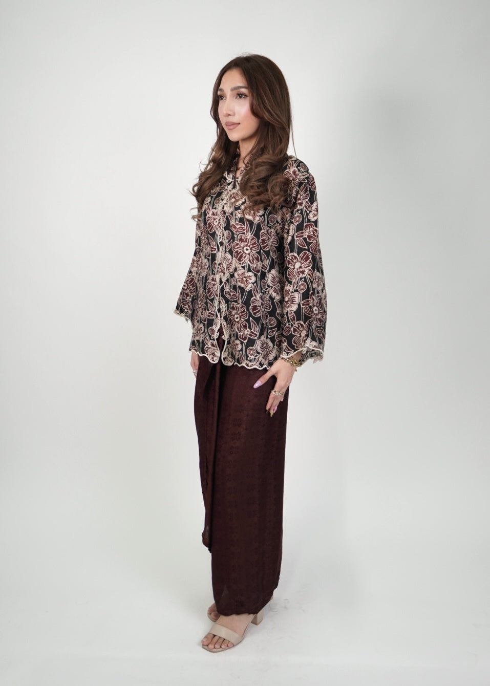 Mekar: Camellia in Mahogany Brown