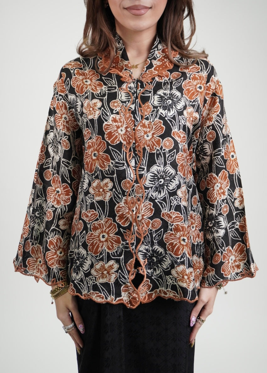 Mekar: Camellia in Black Brown