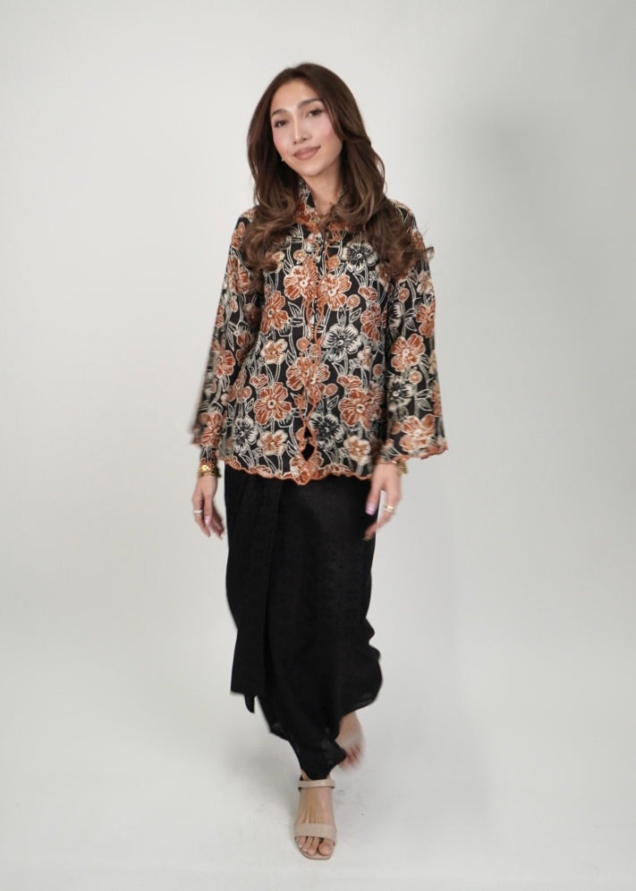 Mekar: Camellia in Black Brown