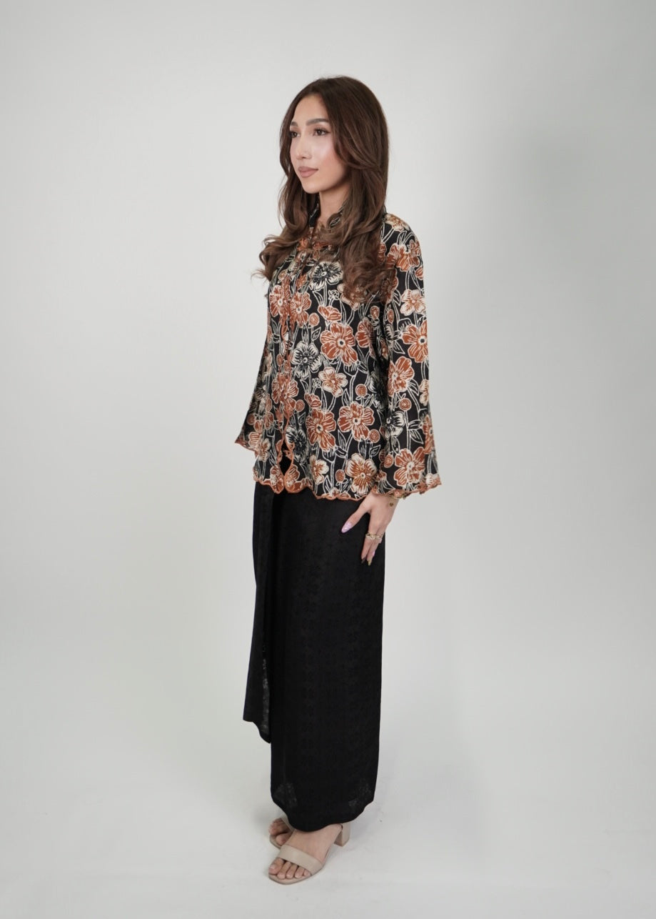 Mekar: Camellia in Black Brown