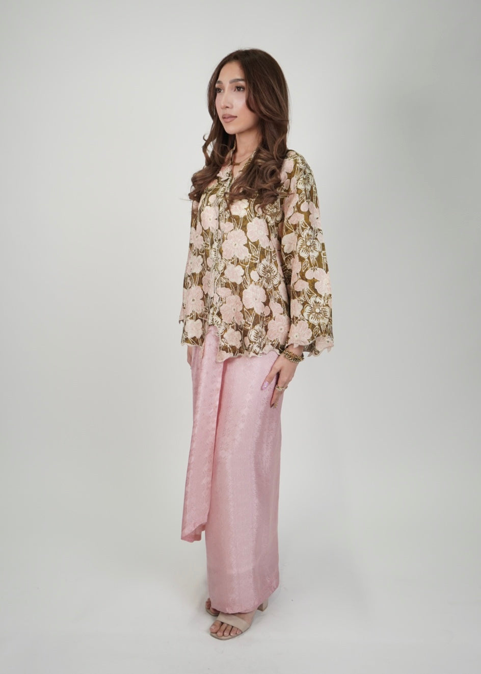 Mekar: Camellia in Olive Blush
