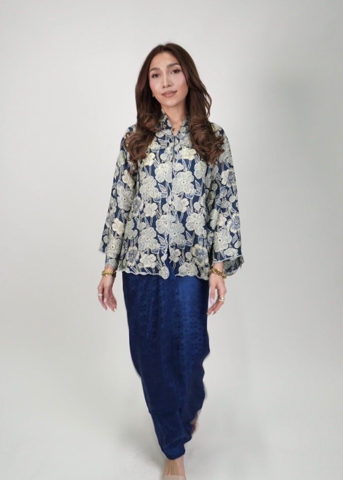 Mekar: Camellia in Blue