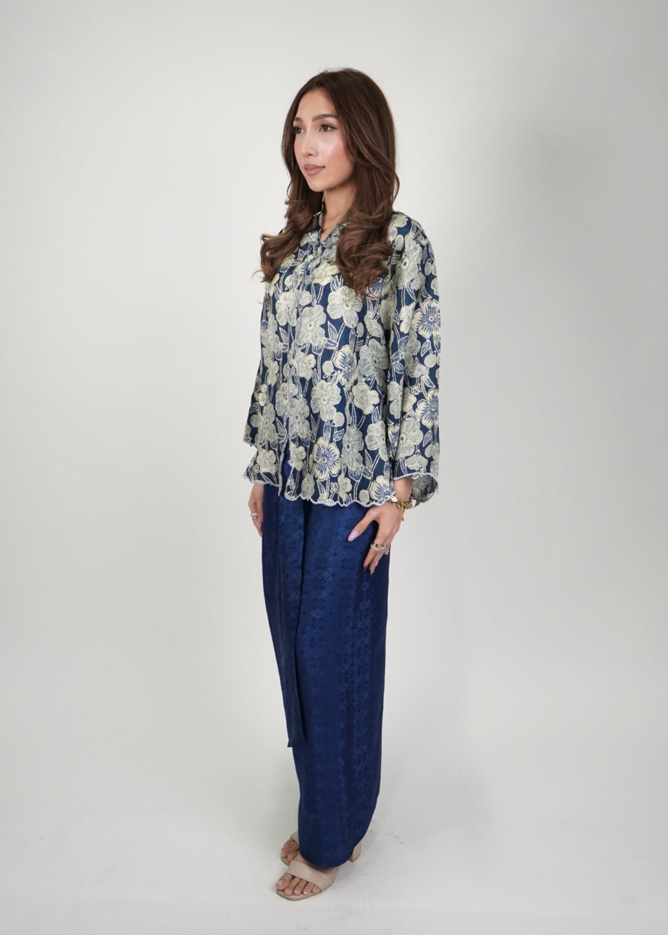 Mekar: Camellia in Blue