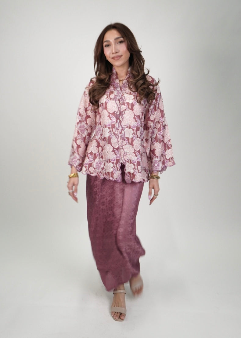 Mekar: Camellia in Pink Mauve