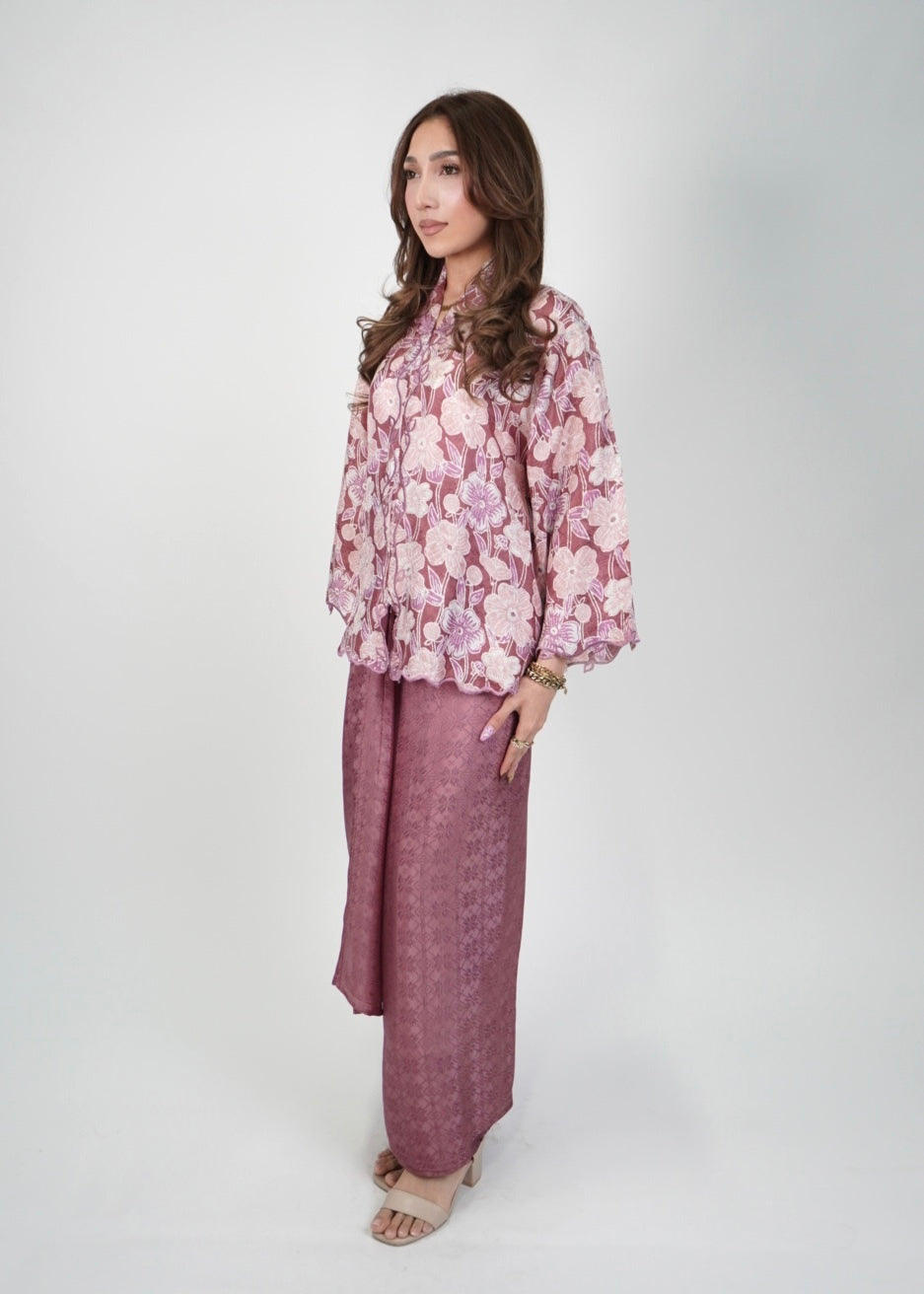 Mekar: Camellia in Pink Mauve