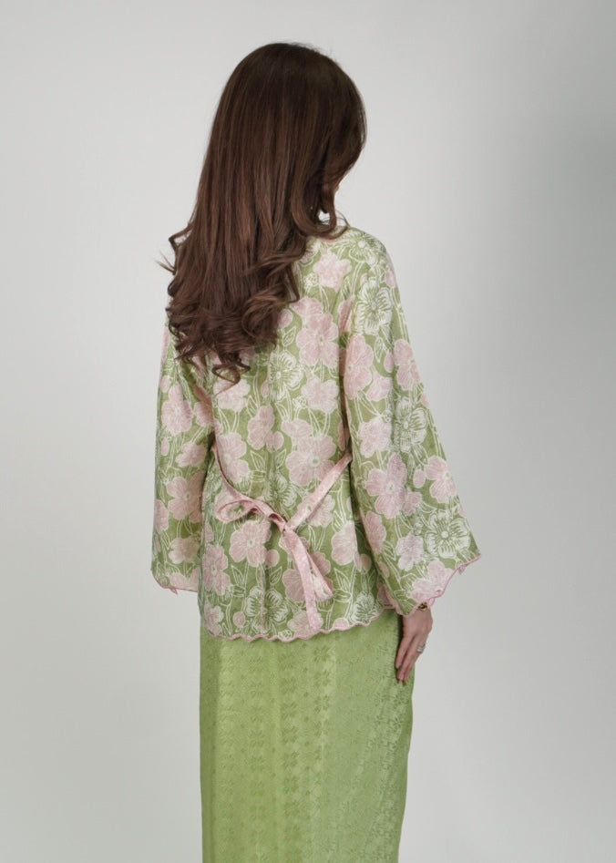 Mekar: Camellia in Lime Blossom