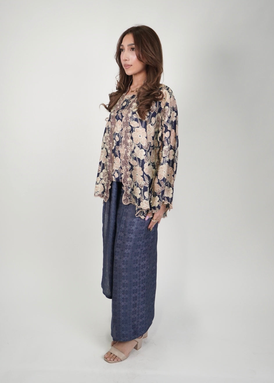 Mekar: Kuntum in Moonlight Blue