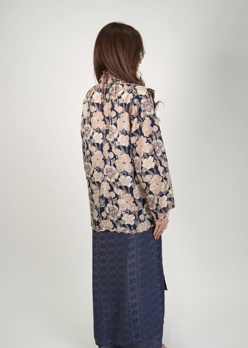 Mekar: Kuntum in Moonlight Blue