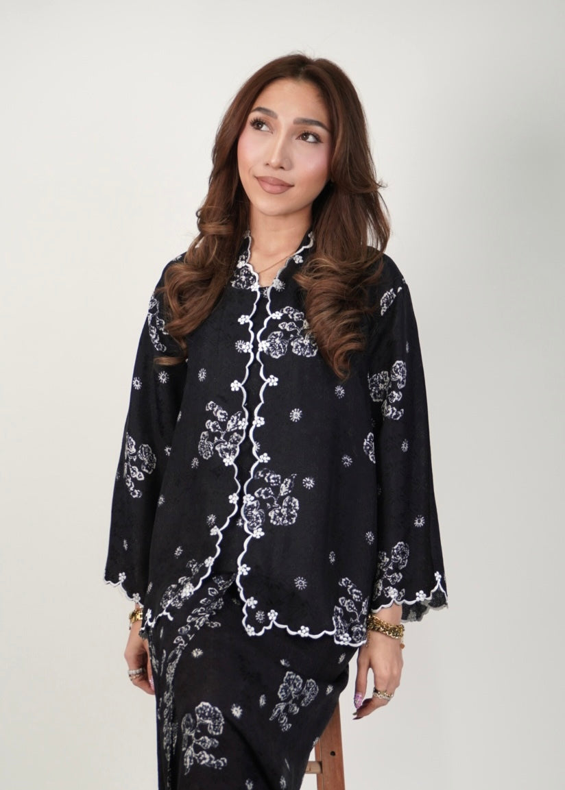 Kuntum in Black