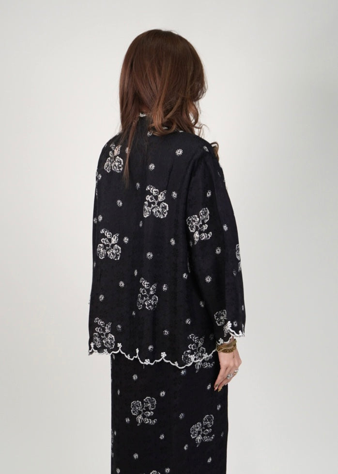 Kuntum in Black