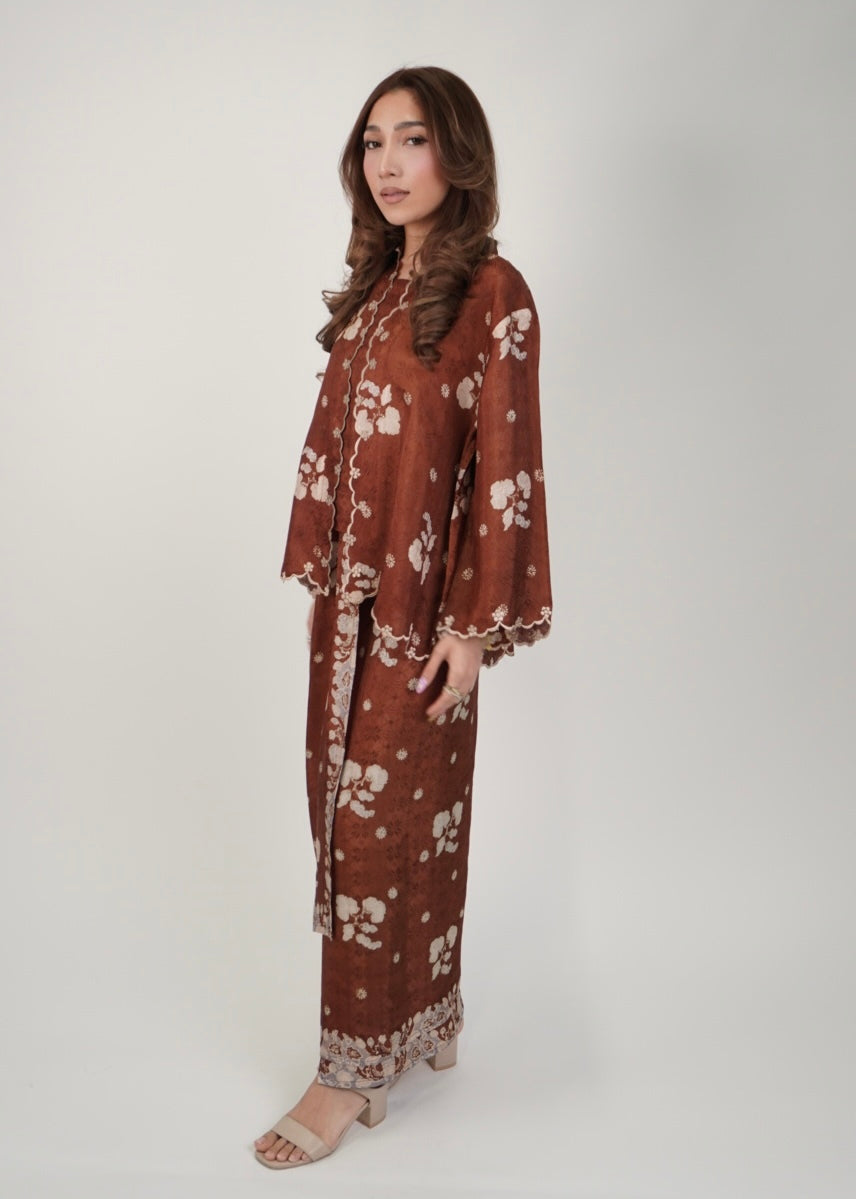 Kuntum in Chestnut Brown