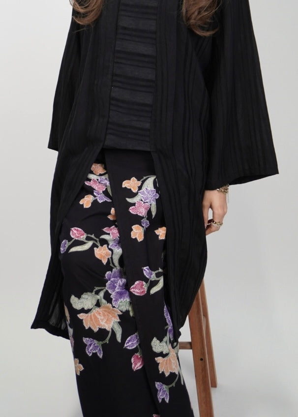 Mekar : Seri Kuntum in Midnight Floral