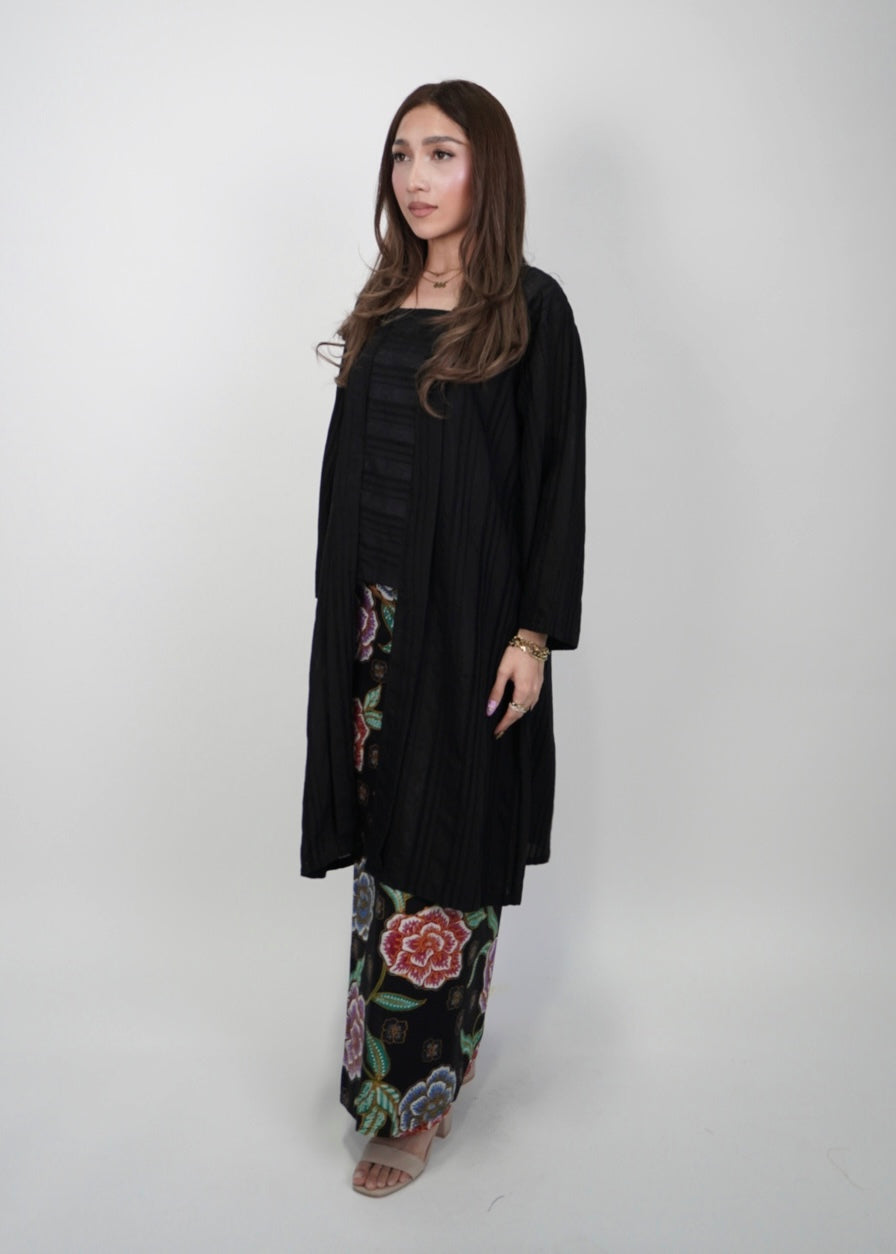 Mekar : Seri Kuntum in Midnight Bloom