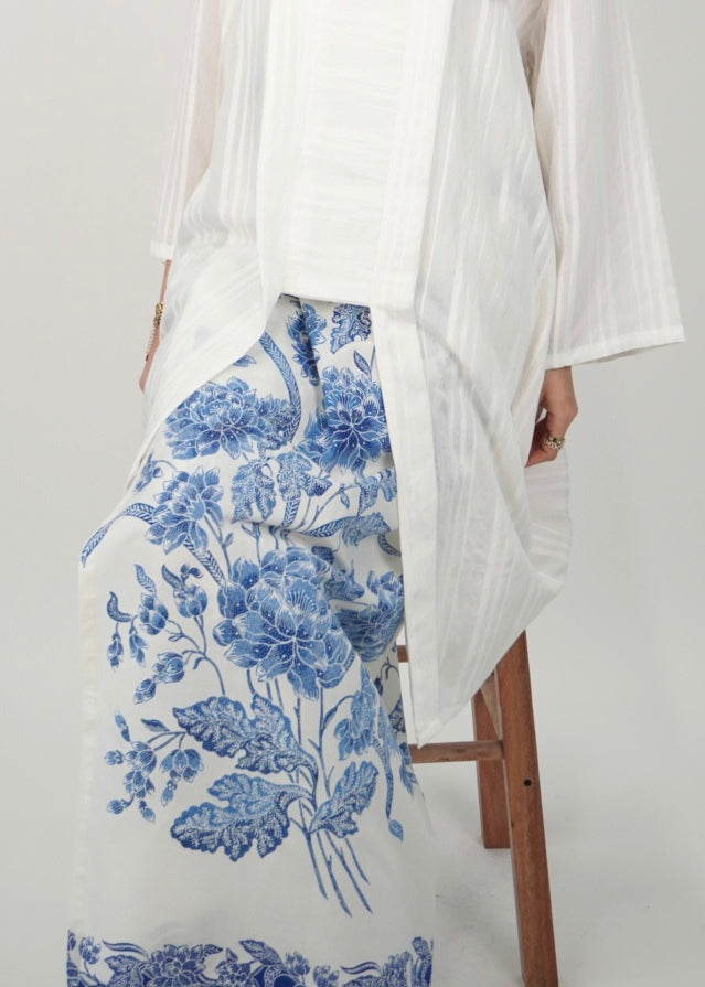 Mekar : Seri Kuntum in Azure White