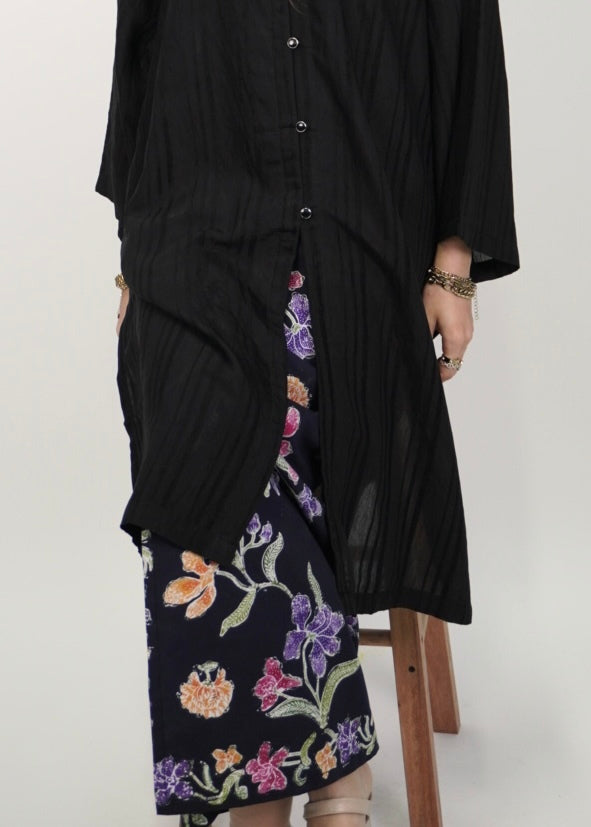 Mekar : Bayu Seroja in Midnight Floral