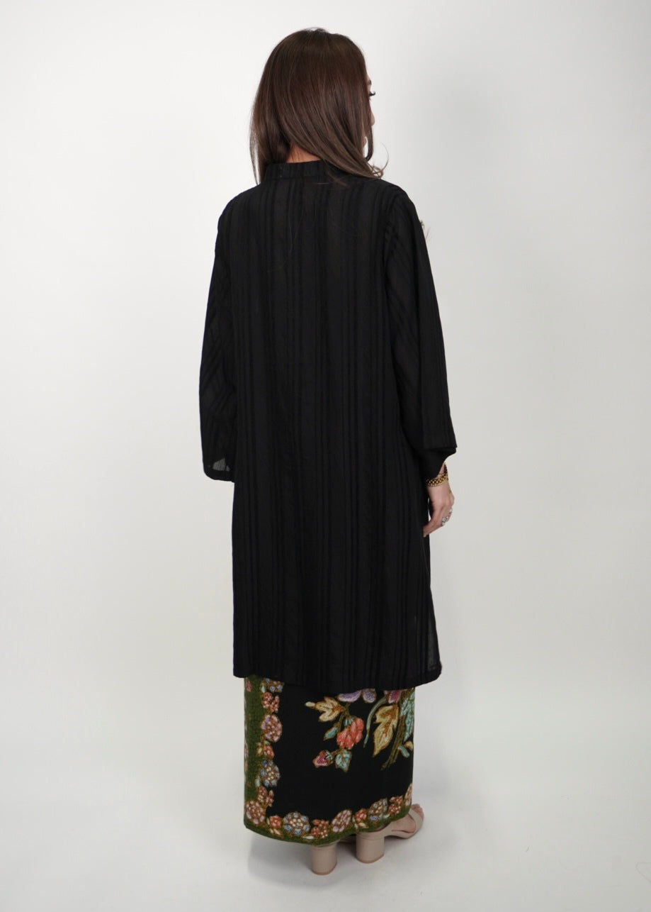 Mekar : Bayu Seroja in Deep Green