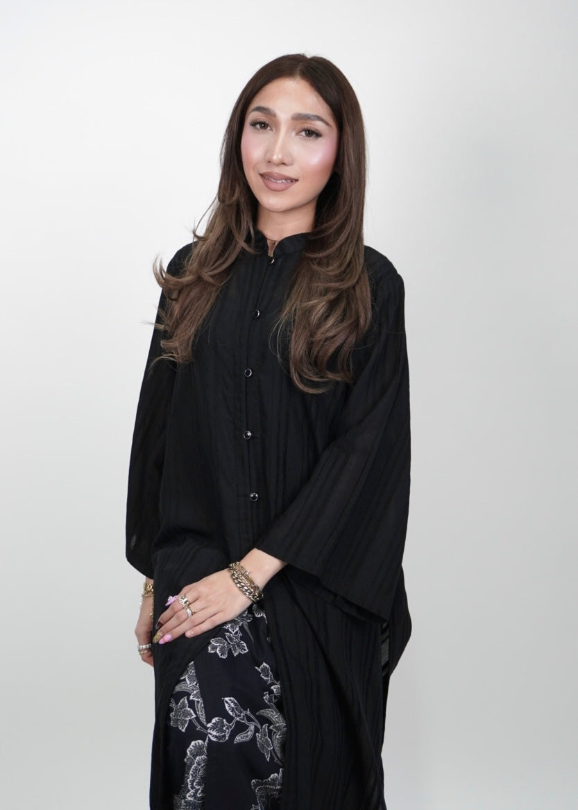 Mekar : Bayu Seroja in Black