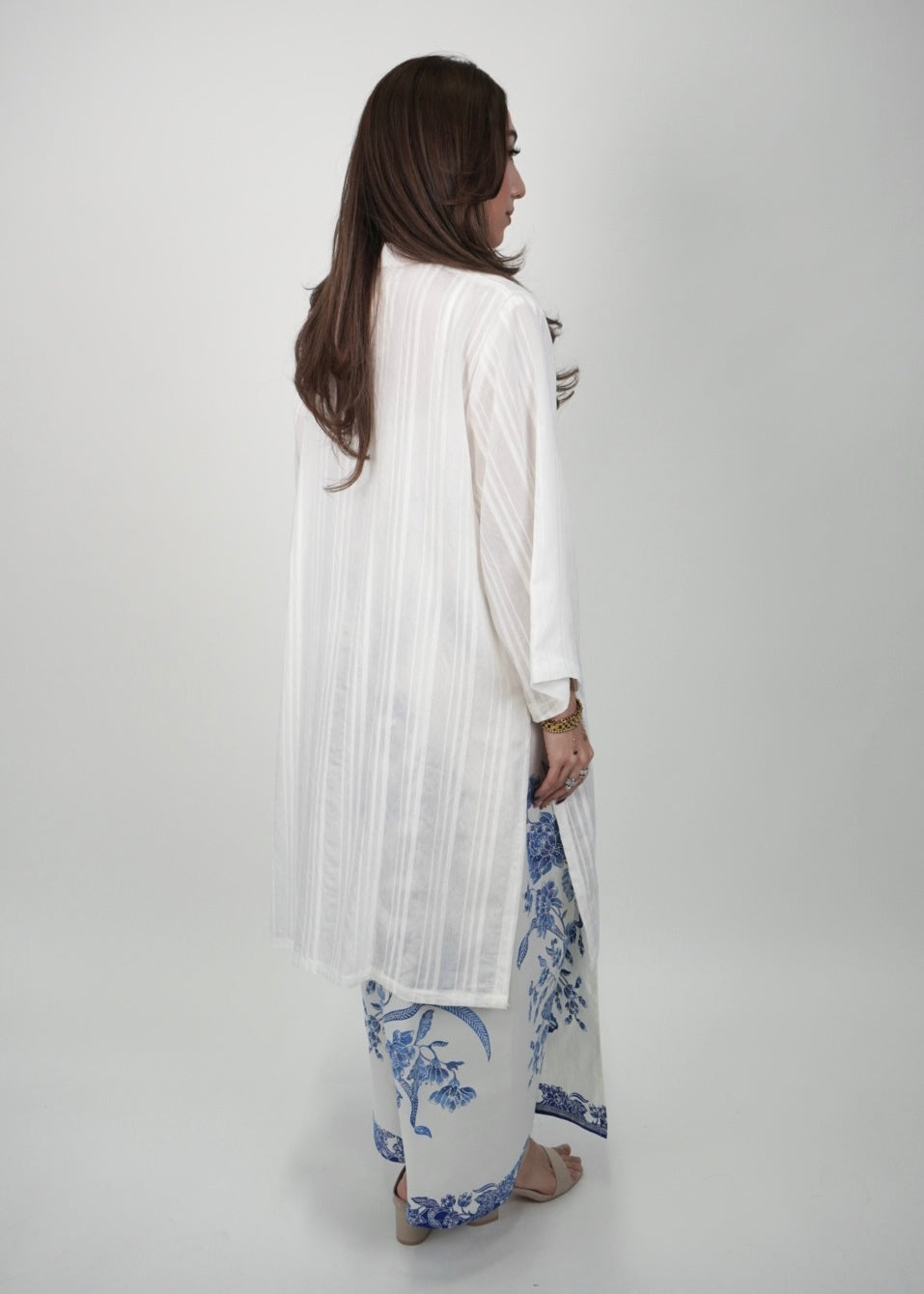 Mekar : Bayu Seroja in Azure White